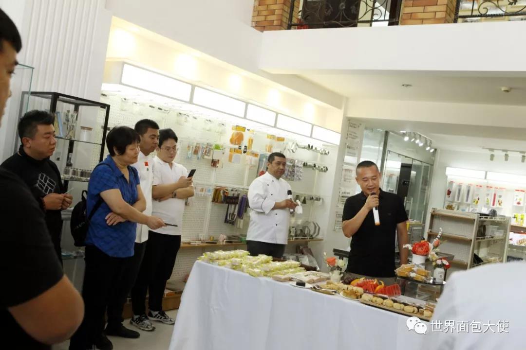 世界面包大使团(中国)联手青岛品品好粮油集团战略合作协议签字启动仪式暨中焙师俱乐部北京分部中秋品茗会在京成功举行 世界面包大使团(中国)联手青岛品品好粮油集团战略合作协议签字启动仪式暨中焙师俱乐部北京分部中秋品茗会在京成功举行